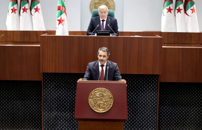 الجزائر:
      تمرير
      هندسة
      تشريعية
      مكثفة
      تحت
      ضغط
      الآجال
      الانتخابية