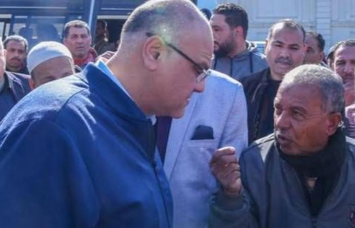 غضب
      وارتباك
      في
      مصر
      بعد
      زيادة
      «استثنائية»
      في
      أسعار
      الوقود