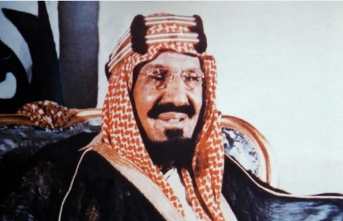 قصة
      باحث
      يمتلك
      100
      علم
      وراية
      نادرة
      من
      مراحل
      الدولة
      السعودية