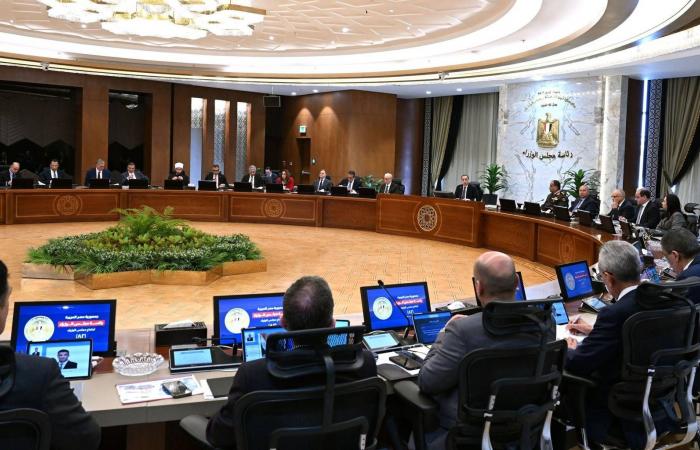 مصر:
      الحكومة
      تواجه
      انتقادات
      برلمانية
      بسبب
      «القرارات
      الاستثنائية»