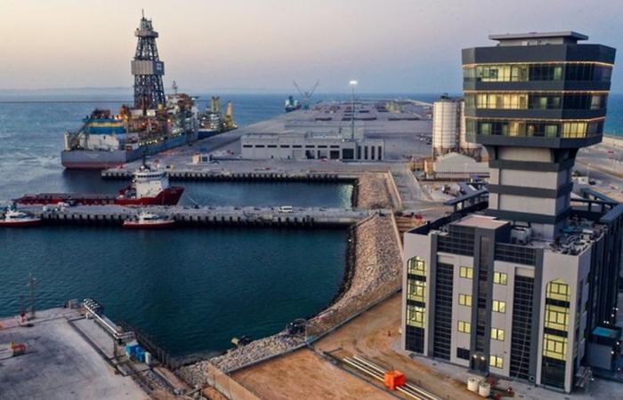 الدفاعات
      الخليجية
      تتصدى
      لـ783
      صاروخاً
      باليستياً
      و
      2350
      مسيّرة
      منذ
      بدء
      الحرب