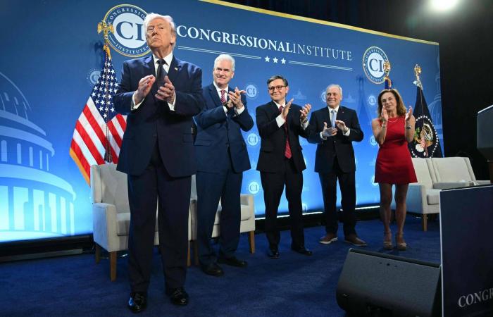 ترمب
      يعمل
      لضمان
      الفوز
      بالانتخابات
      النصفية…
      وجمهوريو
      الكونغرس
      يركزون
      على
      الاقتصاد