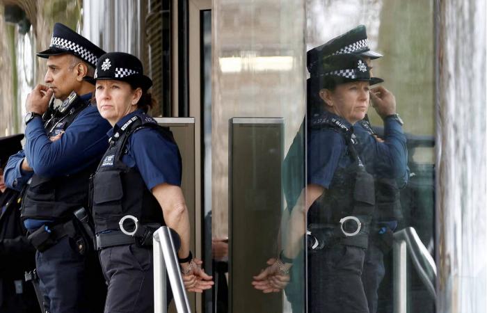 ألمانيا
      وسويسرا
      تنقلان
      بعثاتهما
      الدبلوماسية
      من
      إيران
      بسبب
      التهديدات
      الأمنية