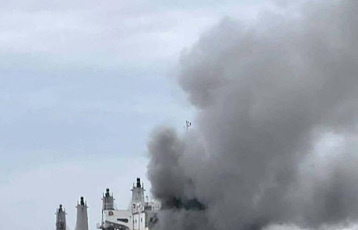 «الحرس
      الثوري»
      يعلن
      ضرب
      سفينة
      ترفع
      علم
      ليبيريا
      وناقلة
      تايلاندية
      بمضيق
      هرمز