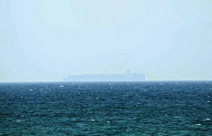 تايلاند تُعلن فقدان 3 من طاقم سفينة لها استُهدفت قرب مضيق هرمز