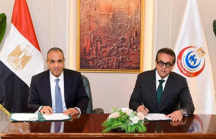 سفارات
      مصرية
      بالخليج
      تكثف
      تواصلها
      مع
      «المغتربين»
      وتبعث
      برسائل
      طمأنة