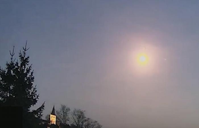 رصد كرة نارية ساطعة تعبر السماء بسرعة فوق أوروبا.. ما هي؟