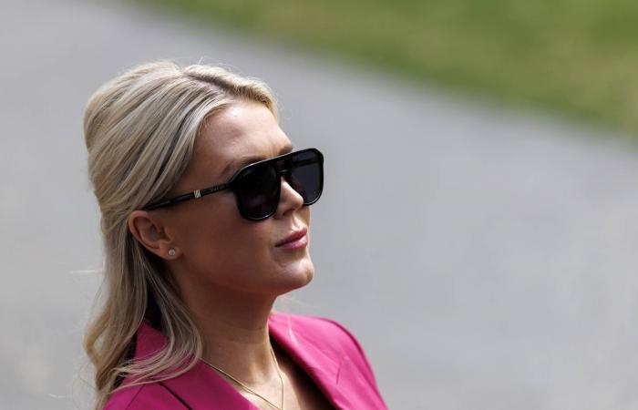 ترمب:
      البحرية
      الأميركية
      ستبدأ
      مرافقة
      ناقلات
      النفط
      عبر
      مضيق
      هرمز
      «قريباً
      جداً»