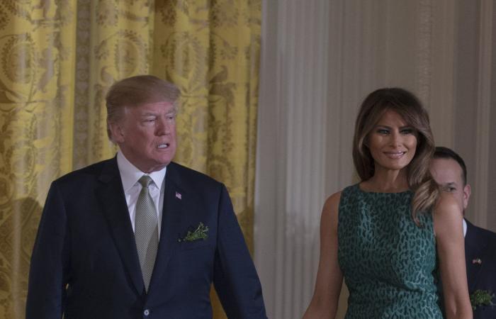 نقشة النمر..هكذا أطلّت ميلانيا ترامب برفقة الرئيس الأمريكي بالبيت الأبيض