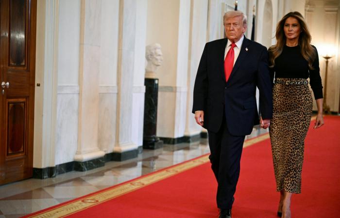 نقشة النمر..هكذا أطلّت ميلانيا ترامب برفقة الرئيس الأمريكي بالبيت الأبيض