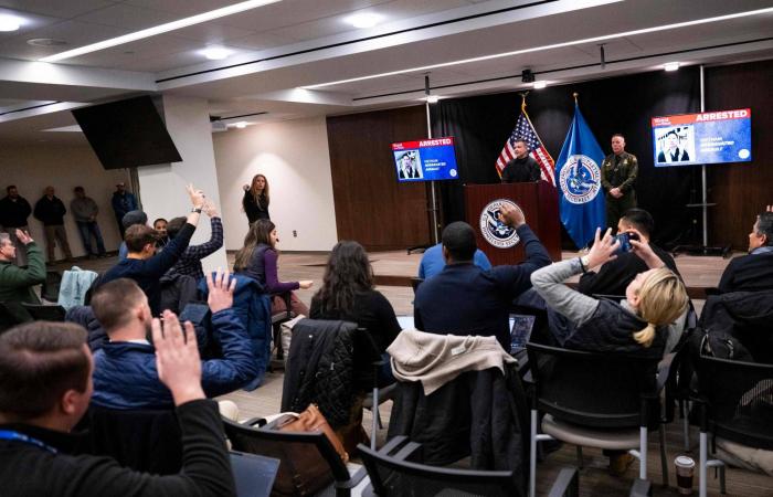 لماذا
      تباطأت
      حملة
      الترحيل
      قبل
      الانتخابات
      النصفية
      الأميركية؟