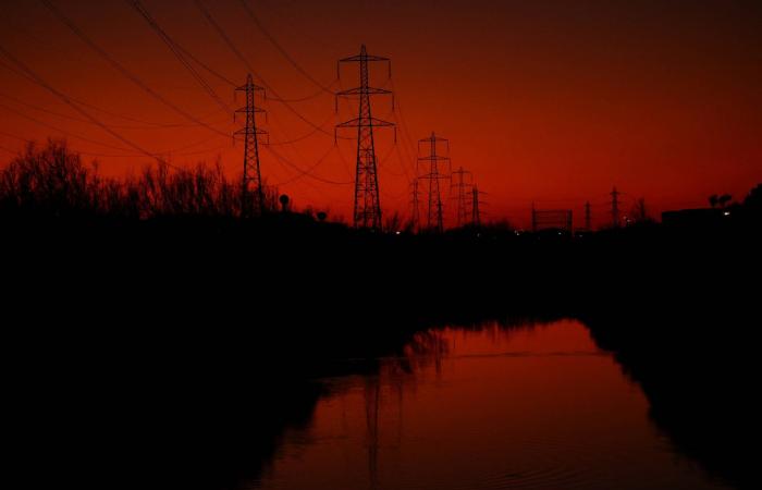 الفلبين
      تخطط
      لكبح
      فواتير
      الكهرباء
      مع
      ارتفاع
      أسعار
      الغاز
      الطبيعي
      المسال