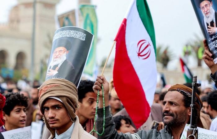 الحوثي
      يصطفّ
      مع
      إيران
      ويتحاشى
      إعلان
      الدخول
      في
      الحرب