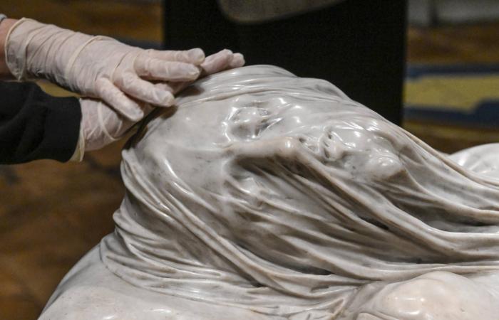 «الدهشة
      في
      اليد»...
      متحف
      إيطالي
      يفتح
      روائعه
      الرخامية
      للمكفوفين