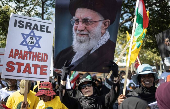 الحوثي
      يصطفّ
      مع
      إيران
      ويتحاشى
      إعلان
      الدخول
      في
      الحرب