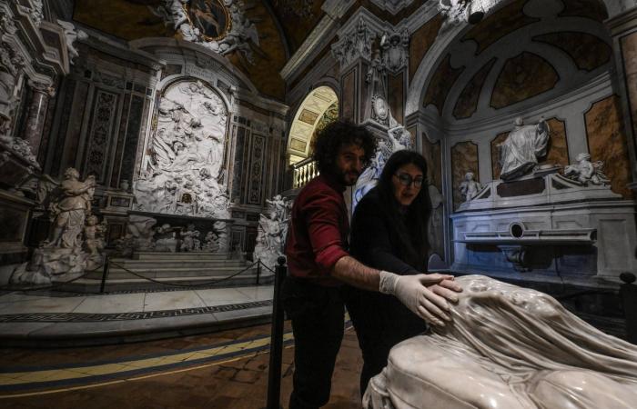 «الدهشة
      في
      اليد»...
      متحف
      إيطالي
      يفتح
      روائعه
      الرخامية
      للمكفوفين