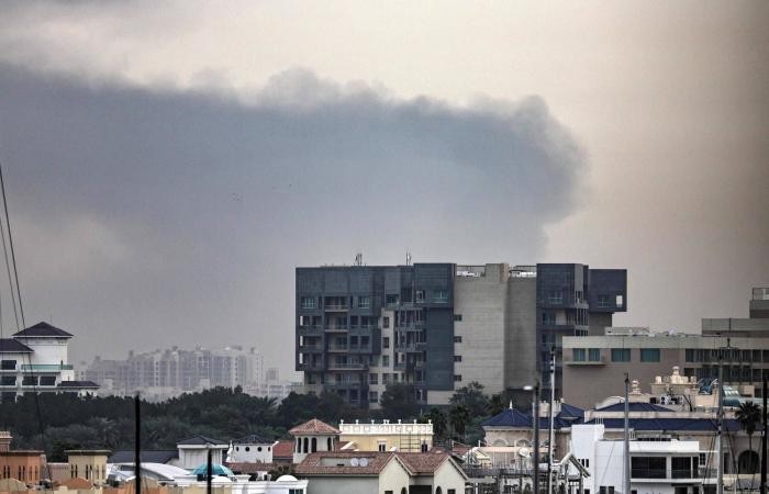 السعودية
      تطيح
      بـ60
      «مسيّرة»...
      ومقتل
      شخصين
      في
      عُمان