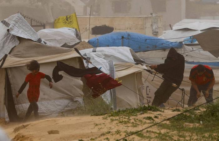 لبنان
      وإسرائيل
      يقتربان
      من
      أول
      جولة
      تفاوض...
      ولم
      يحسما
      الترتيبات