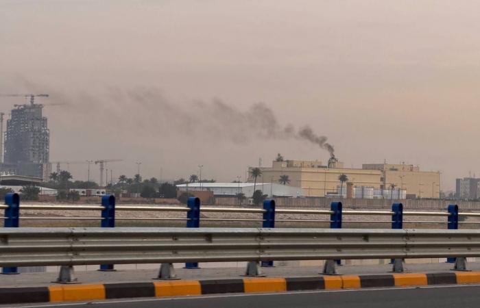 الجيش
      السوري
      يتسلّم
      قاعدة
      بعد
      انسحاب
      قوات
      التحالف
      منها