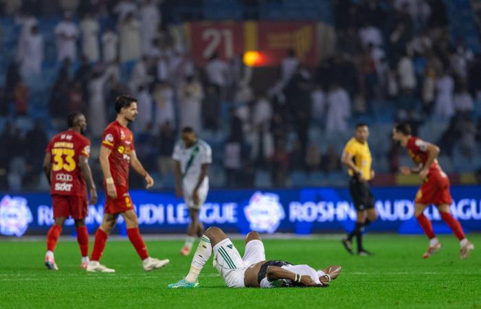 جماهير
      الأهلي
      «غاضبة»...
      يايسله
      ينجو...
      وأبو
      الشامات
      في
      مرمى
      النقد