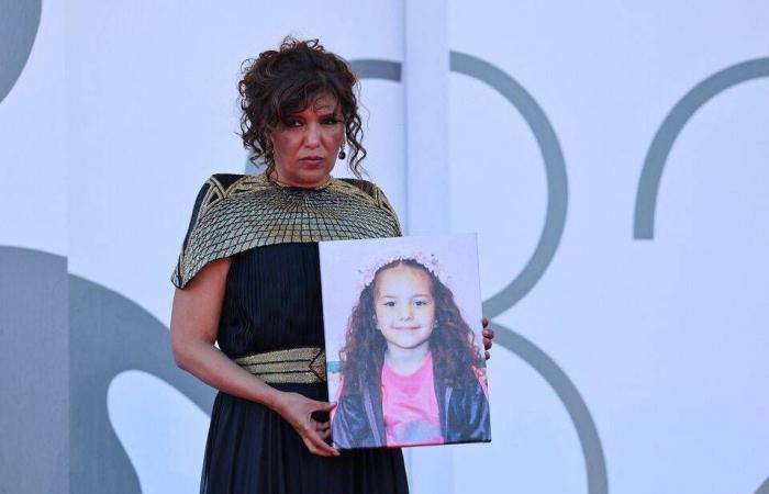 حادثة
      غريبة
      في
      الصين...
      الشرطة
      «تعتقل»
      روبوتاً
      بعد
      ترويعه
      امرأة