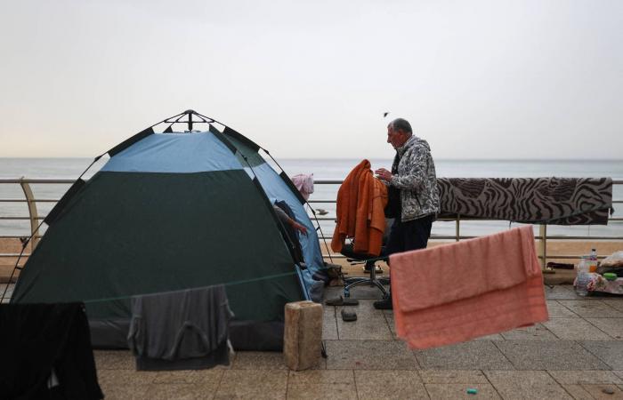 القصف
      الإسرائيلي
      يشتّت
      سكان
      بعلبك
      في
      شرق
      لبنان