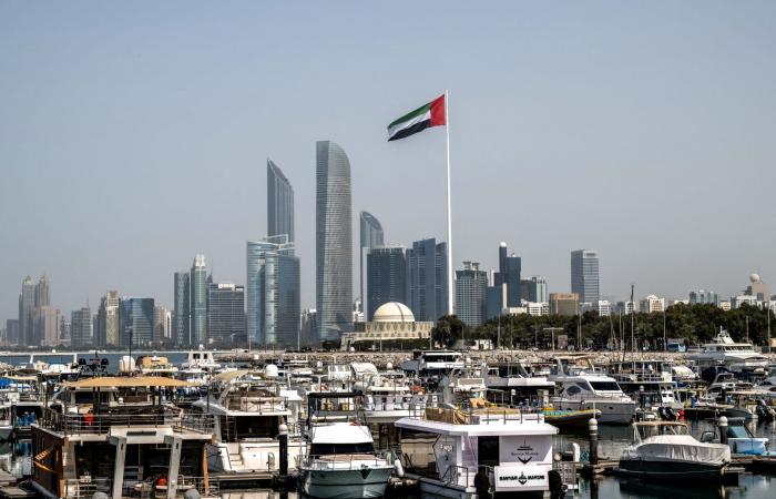 الدفاع الإماراتية تتعامل مع هجوم إيراني جديد بعشرات الصواريخ الباليستية والمسيرات