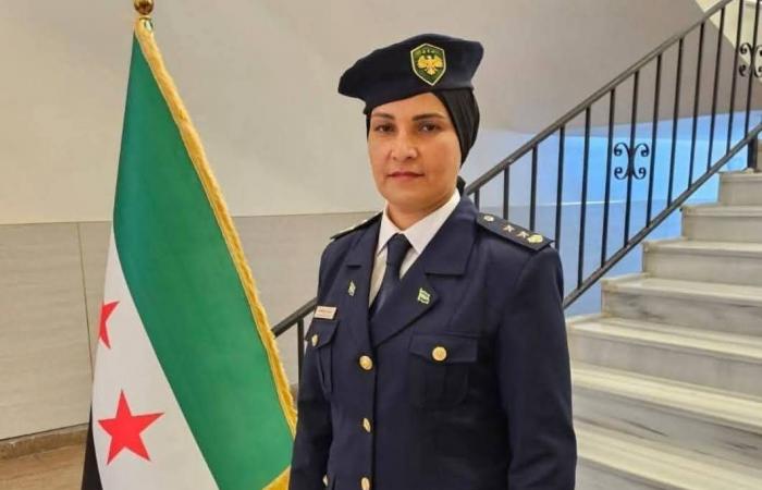 افتتاح
      «معهد
      الشرطة
      النسائية»
      في
      دمشق
      وترقية
      ضابطة
      منشقة