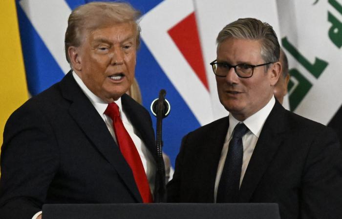 اتصال بين ستارمر وترامب وسط اضطراب الملاحة البحرية في مضيق هرمز