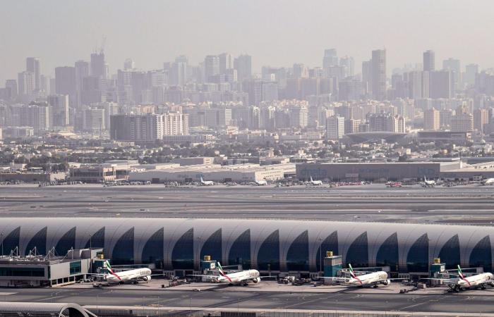 الإمارات: السيطرة على حريق ناجم عن هجوم بطائرة مٌسيّرة في محيط مطار دبي