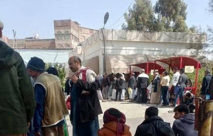 تدهور
      الخدمات
      الصحية
      يفاقم
      معاناة
      المرضى
      في
      صنعاء