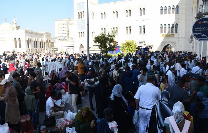 تسهيلات
      سودانية
      لـ«العودة
      الطوعية»
      من
      مصر