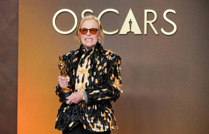 شون
      بن
      وإيمي
      ماديغان
      يفوزان
      بأوسكار
      أفضل
      ممثل
      وممثلة
      في
      دور
      ثانوي