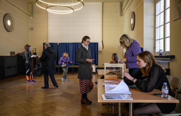 توقيف
      شقيقين
      مغربيين
      في
      فرنسا
      للاشتباه
      بضلوعهما
      في
      «مخطط
      إرهابي»