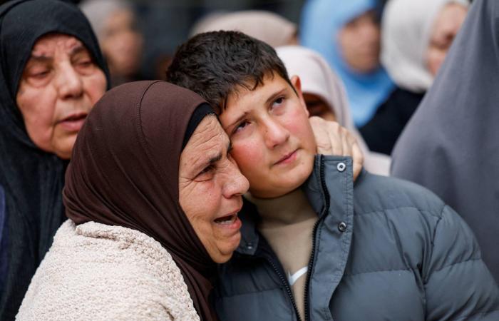 «يونيفيل»:
      إطلاق
      نار
      على
      قواتنا
      في
      جنوب
      لبنان
      من
      مجموعات
      مسلحة