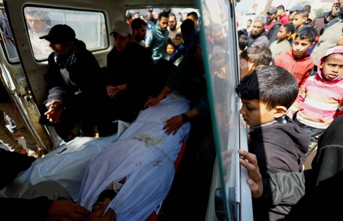 إسرائيل
      تقتل
      16
      فلسطينياً
      في
      غزة
      والضفة
      الغربية