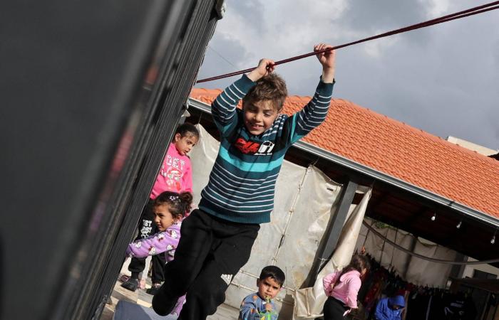 الحرب
      تحاصر
      التعليم
      في
      لبنان
      وتعمّق
      عدم
      المساواة
      بين
      الطلاب