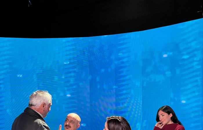 نزيه
      يوسف:
      أُغرمت
      بنص
      كارين
      رزق
      الله
      منذ
      اللحظة
      الأولى