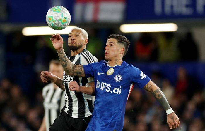 أيوب
      بوعدي
      ما
      زال
      يفاضل
      بين
      تمثيل
      فرنسا
      والمغرب