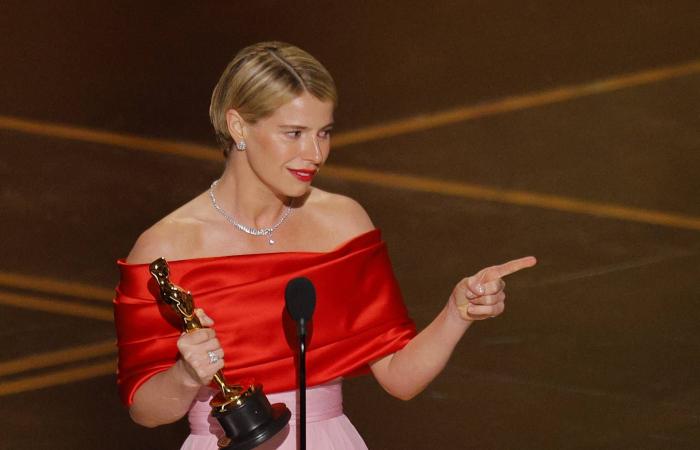 9
      عادات
      يومية
      تهدد
      صحة
      أسنانك