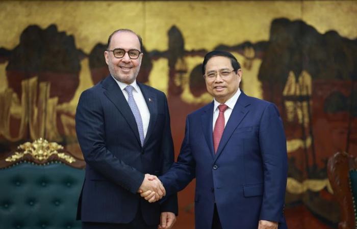 رئيس وزراء فيتنام يجتمع مع سفير دولة قطر