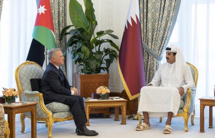 سمو الأمير وملك الأردن يبحثان تطورات الأوضاع في المنطقة