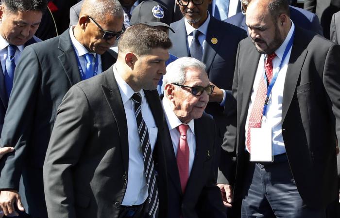 ترمب
      لإطاحة
      الرئيس
      الكوبي
      ومنح
      السلطة
      الفعلية
      لـ«كاسترو
      الحفيد»