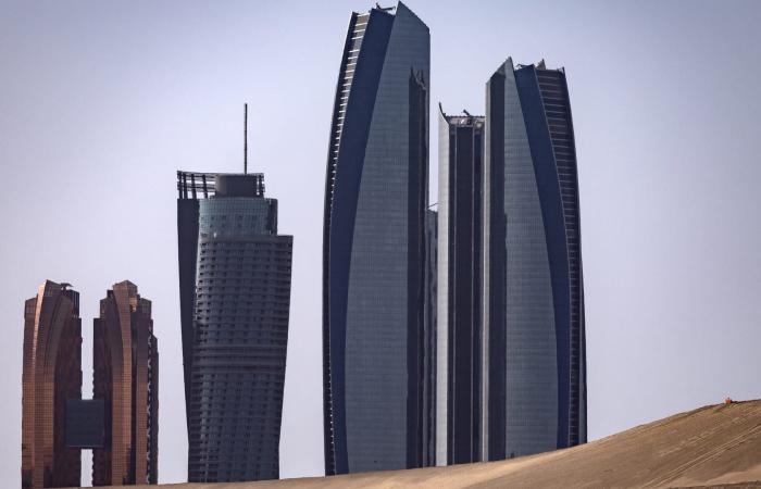 أبوظبي: مقتل شخص باكستاني جرّاء سقوط شظايا بعد اعتراض صاروخ باليستي