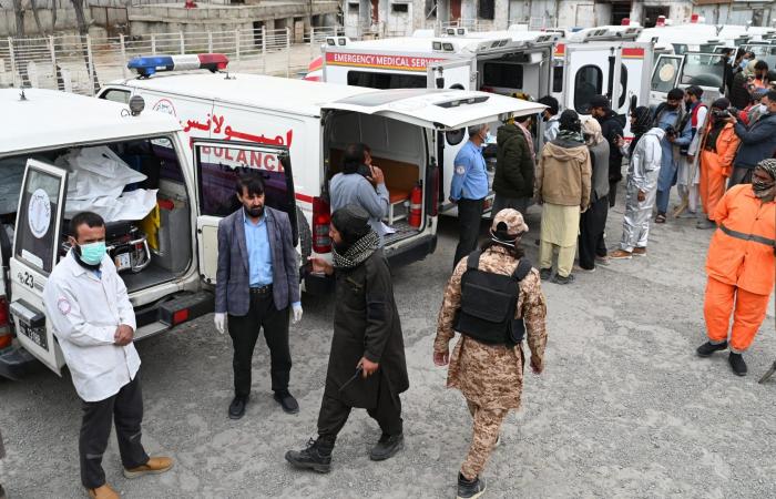 صراع آخر يشتعل.. أفغانستان تعلن مقتل 400 شخص في غارة وباكستان تنفي استهداف مركز طبي