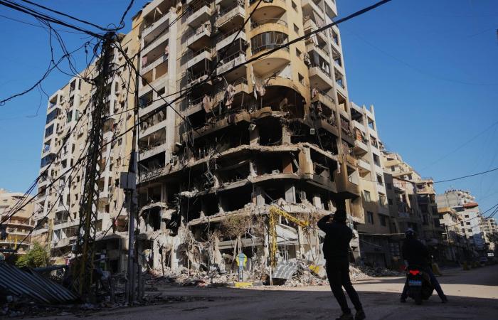 قتيل
      و4
      جرحى
      من
      الجيش
      اللبناني
      في
      غارة
      إسرائيلية
      على
      جنوب
      البلاد