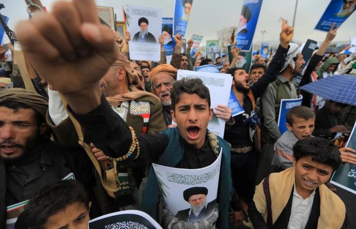 الحوثيون
      يكثفون
      التجنيد
      استعداداً
      لاحتمالات
      التصعيد
      الداخلي
      والإقليمي