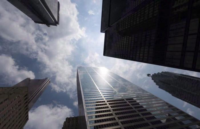 الأسواق
      ترتفع
      بحذر
      قبل
      قرارات
      الفائدة
      في
      كندا
      والولايات
      المتحدة