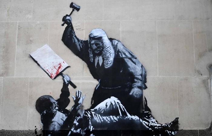 هل
      كُشف
      أخيراً
      عن
      هوية
      بانكسي؟
      جدل
      يتجدد
      وتحقيق
      يثير
      أسئلة
      أكثر
      مما
      يجيب