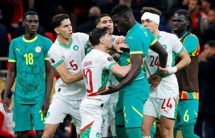 عاجل ورسمياً.. الكاف يسحب كأس أمم أفريقيا 2025 من السنغال ويمنحه للمغرب